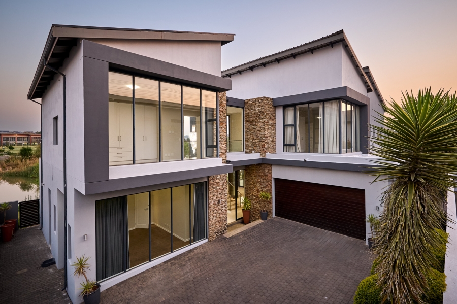 5 Bedroom Property for Sale in Waterfall Country Village Gauteng