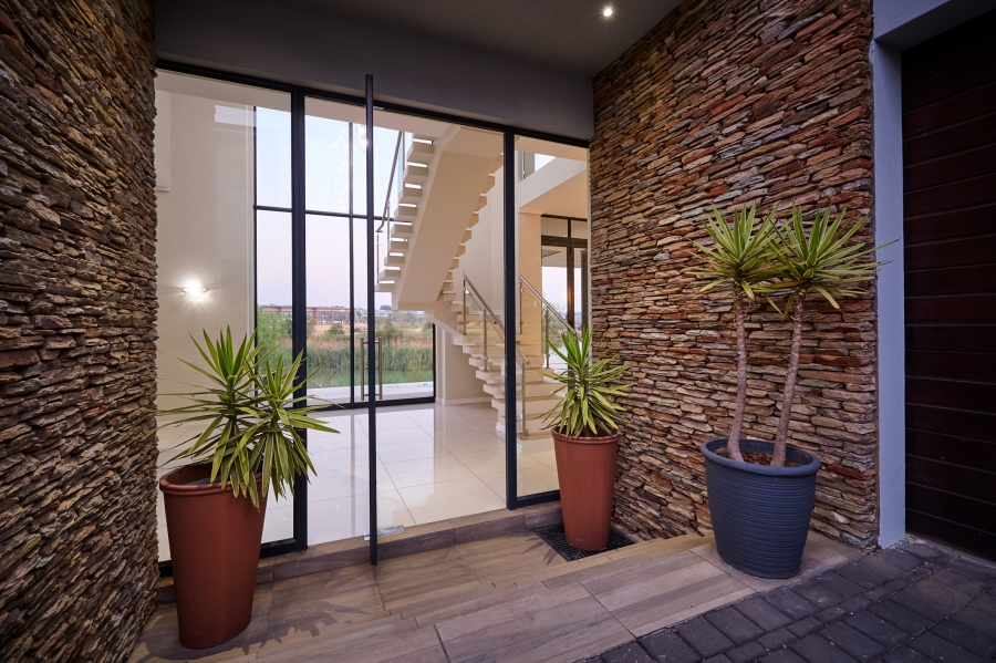 5 Bedroom Property for Sale in Waterfall Country Village Gauteng
