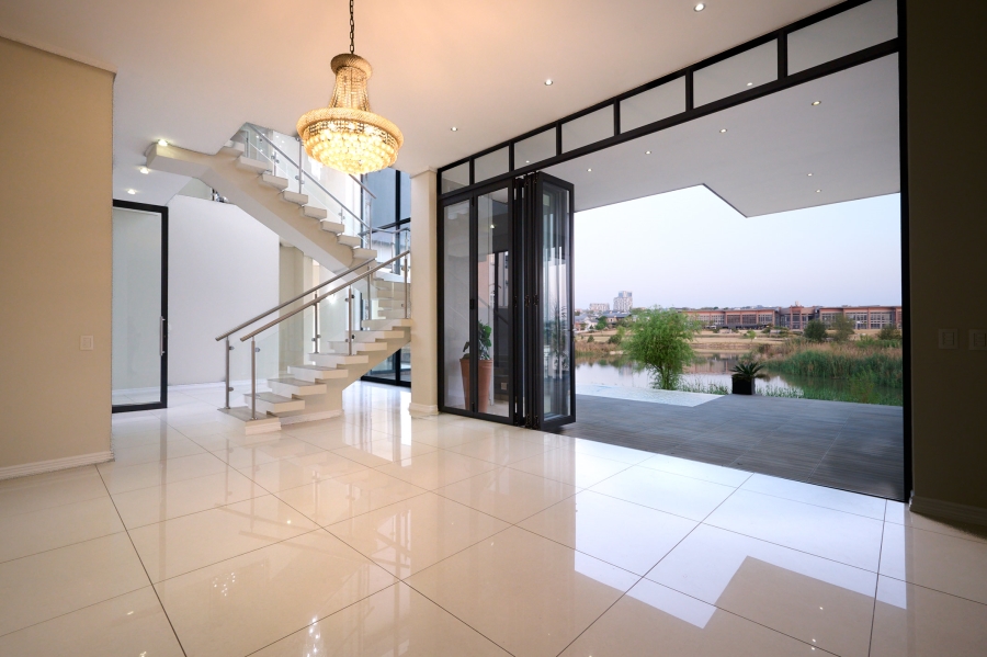 5 Bedroom Property for Sale in Waterfall Country Village Gauteng