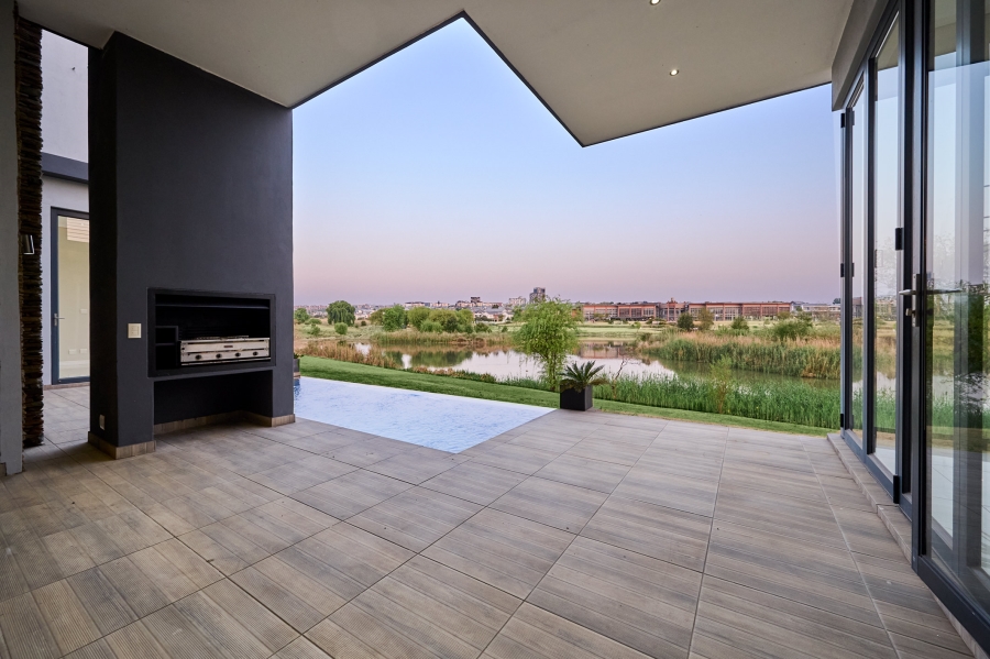 5 Bedroom Property for Sale in Waterfall Country Village Gauteng