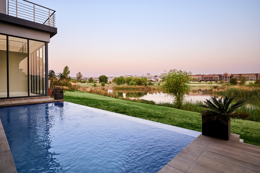5 Bedroom Property for Sale in Waterfall Country Village Gauteng