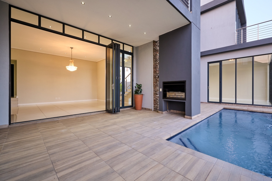 5 Bedroom Property for Sale in Waterfall Country Village Gauteng
