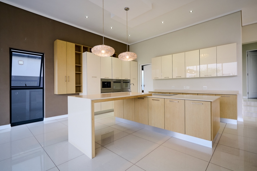 5 Bedroom Property for Sale in Waterfall Country Village Gauteng