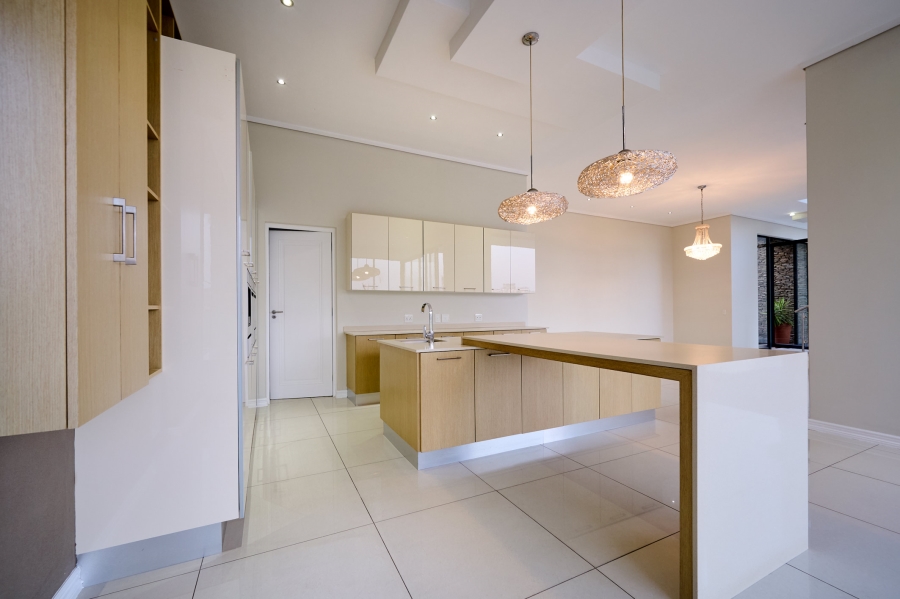 5 Bedroom Property for Sale in Waterfall Country Village Gauteng