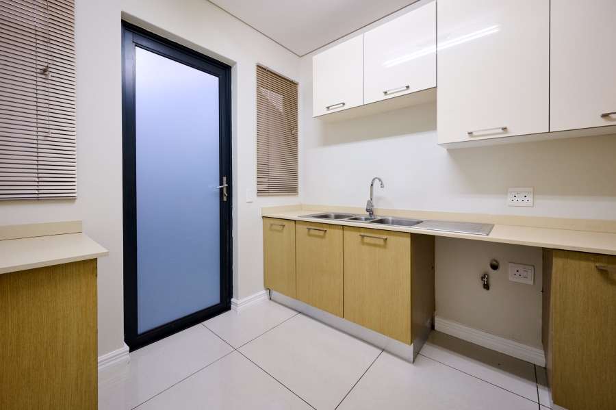 5 Bedroom Property for Sale in Waterfall Country Village Gauteng