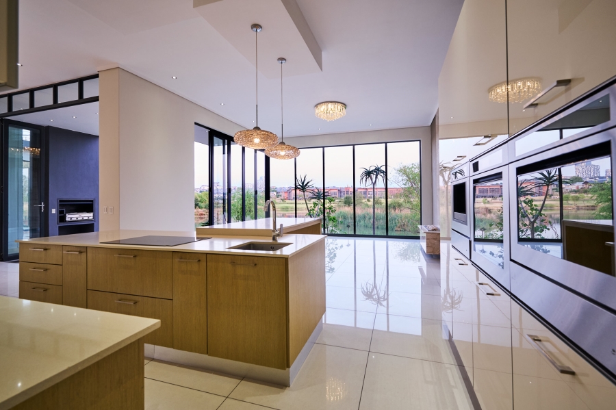 5 Bedroom Property for Sale in Waterfall Country Village Gauteng