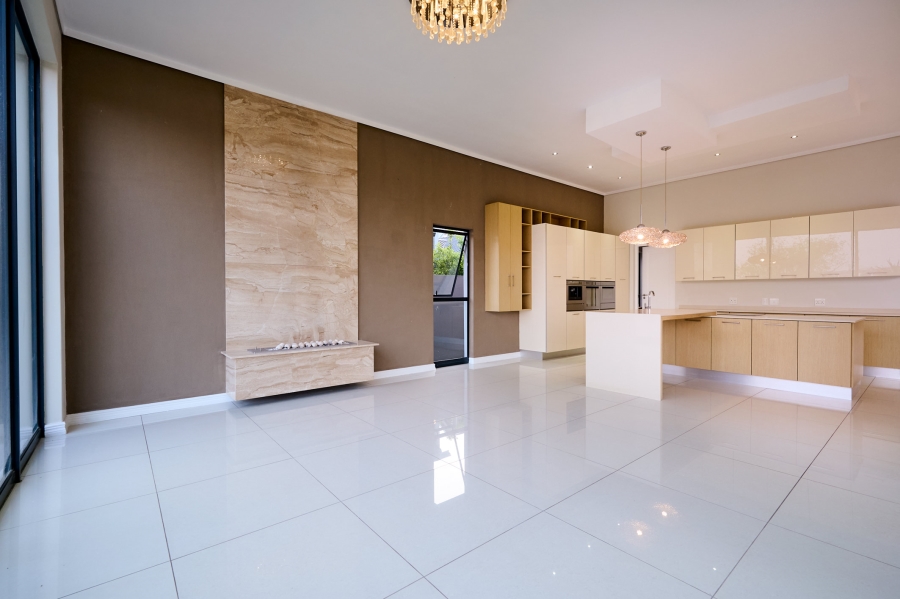 5 Bedroom Property for Sale in Waterfall Country Village Gauteng