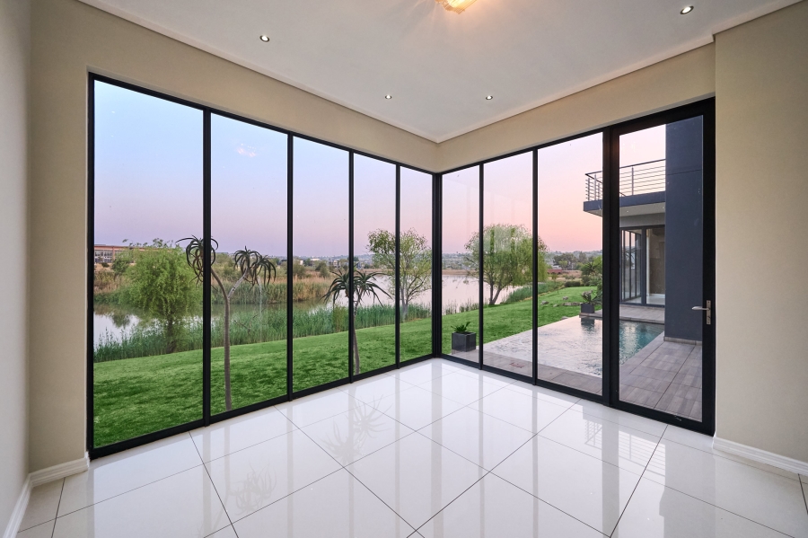 5 Bedroom Property for Sale in Waterfall Country Village Gauteng