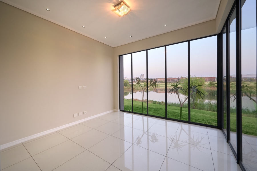 5 Bedroom Property for Sale in Waterfall Country Village Gauteng