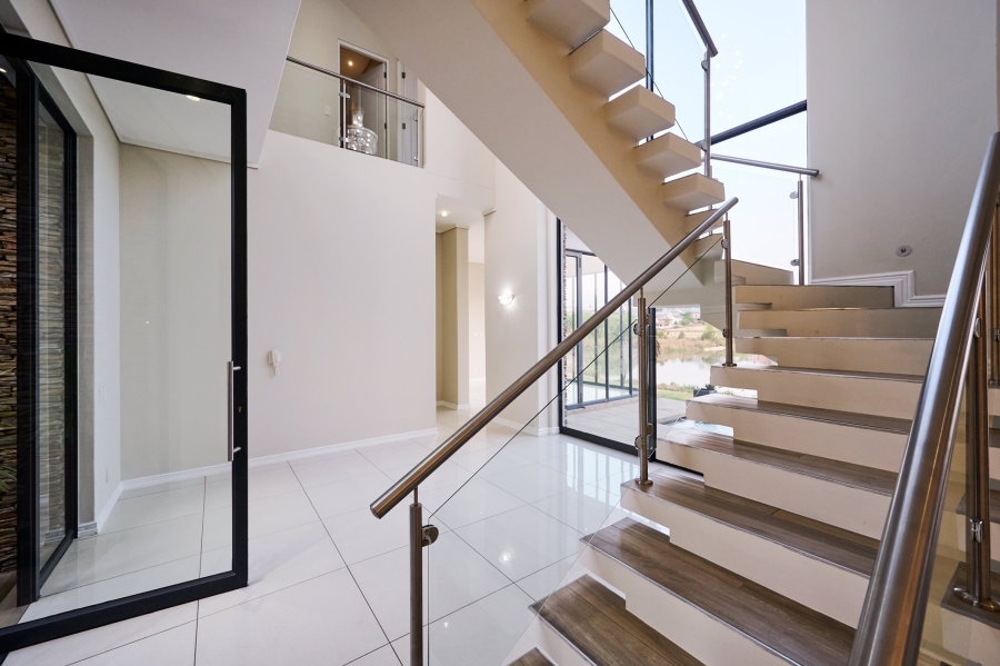 5 Bedroom Property for Sale in Waterfall Country Village Gauteng