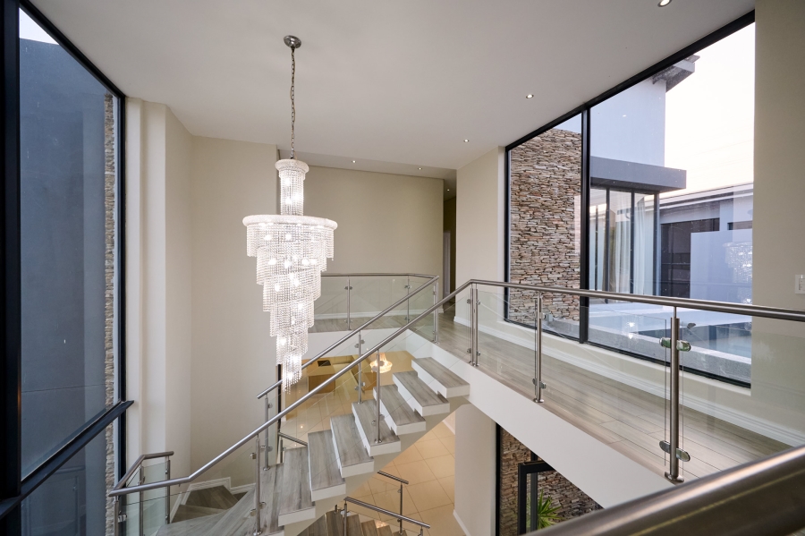 5 Bedroom Property for Sale in Waterfall Country Village Gauteng