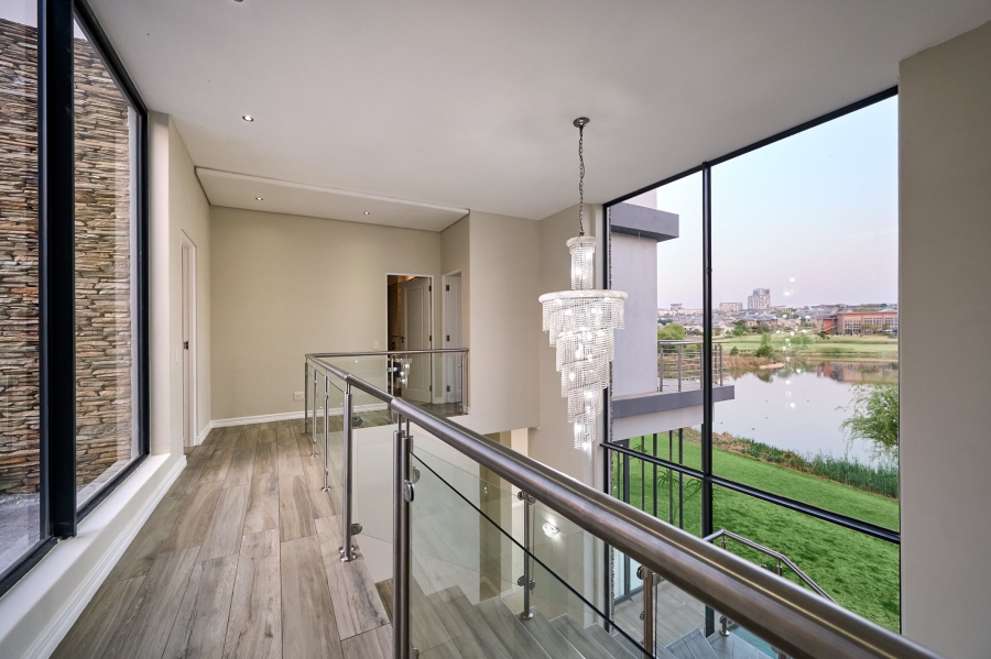 5 Bedroom Property for Sale in Waterfall Country Village Gauteng