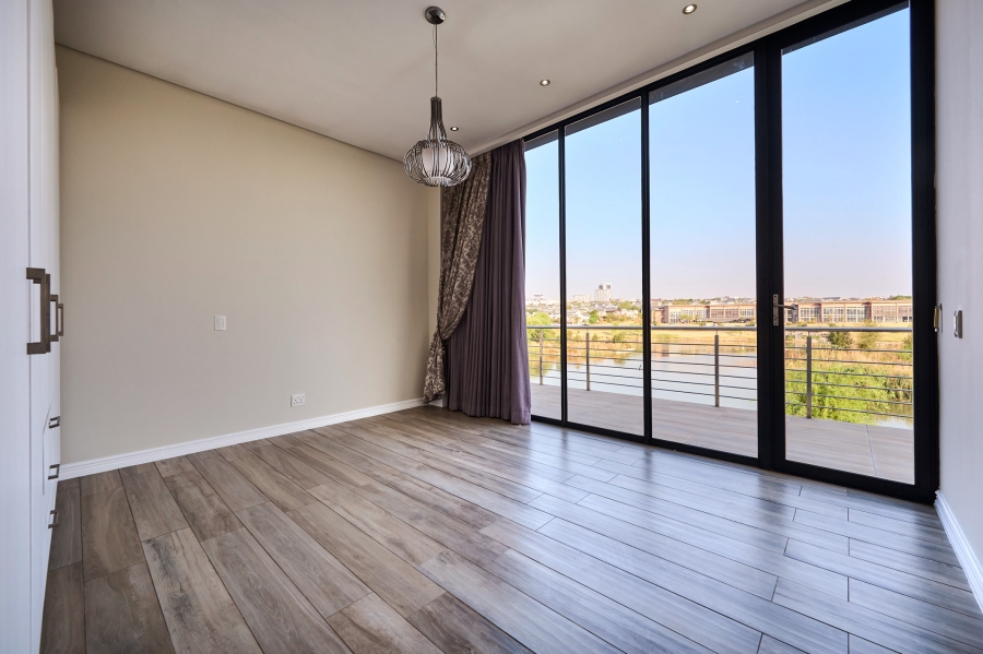 5 Bedroom Property for Sale in Waterfall Country Village Gauteng
