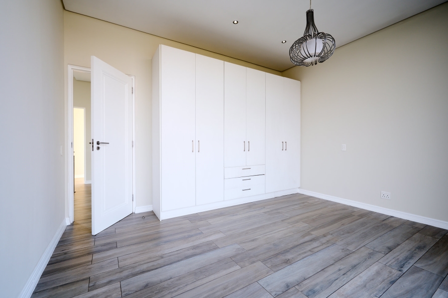 5 Bedroom Property for Sale in Waterfall Country Village Gauteng