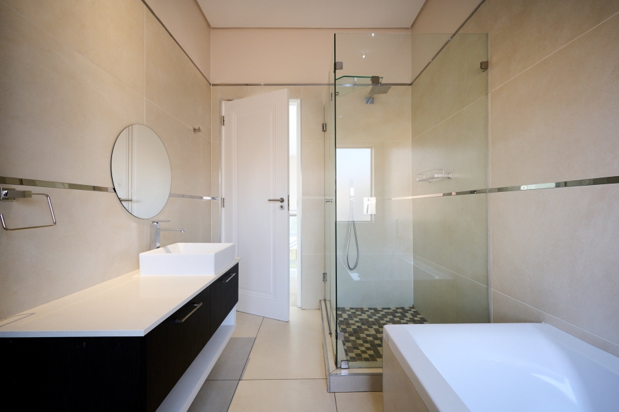 5 Bedroom Property for Sale in Waterfall Country Village Gauteng