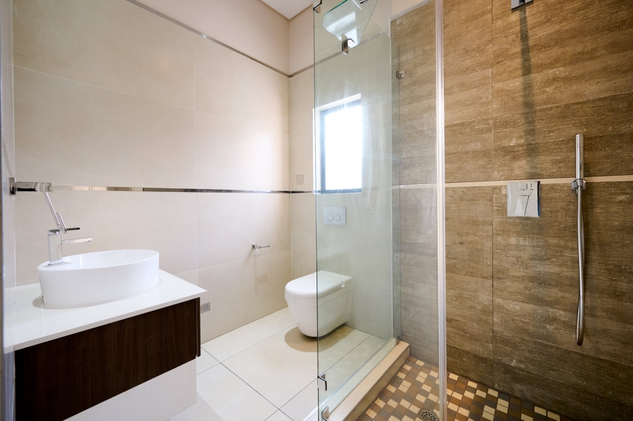 5 Bedroom Property for Sale in Waterfall Country Village Gauteng