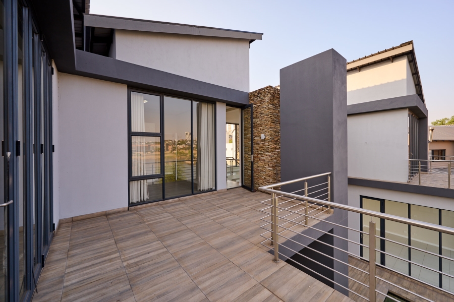 5 Bedroom Property for Sale in Waterfall Country Village Gauteng