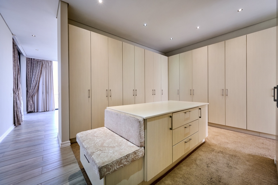 5 Bedroom Property for Sale in Waterfall Country Village Gauteng