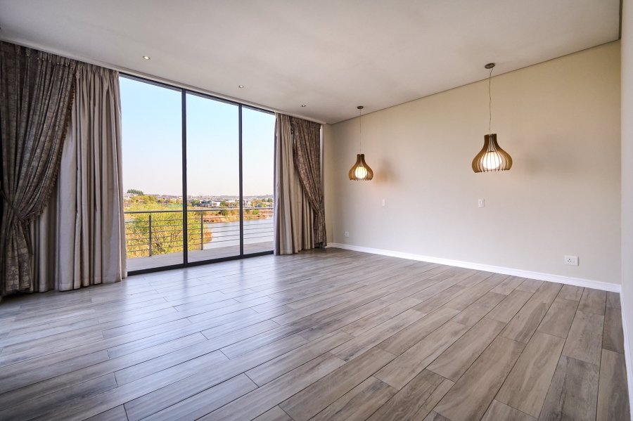 5 Bedroom Property for Sale in Waterfall Country Village Gauteng