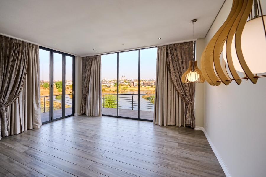 5 Bedroom Property for Sale in Waterfall Country Village Gauteng