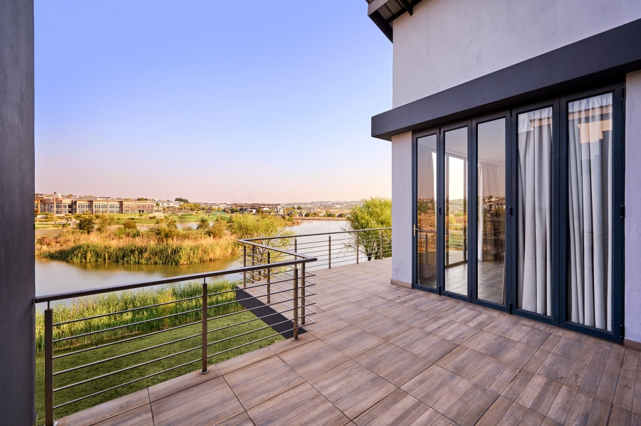 5 Bedroom Property for Sale in Waterfall Country Village Gauteng