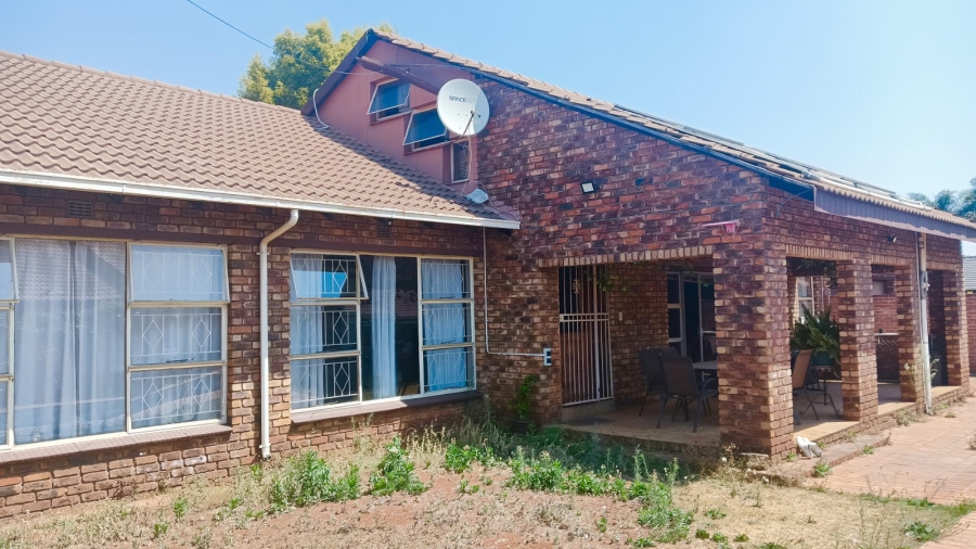 5 Bedroom Property for Sale in Edleen Gauteng