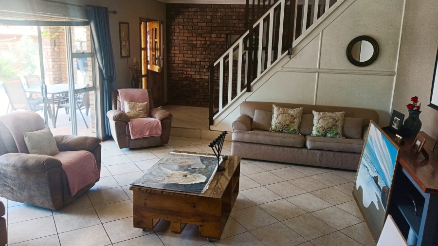 5 Bedroom Property for Sale in Edleen Gauteng