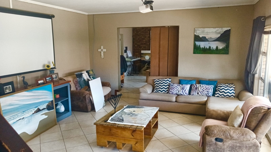 5 Bedroom Property for Sale in Edleen Gauteng