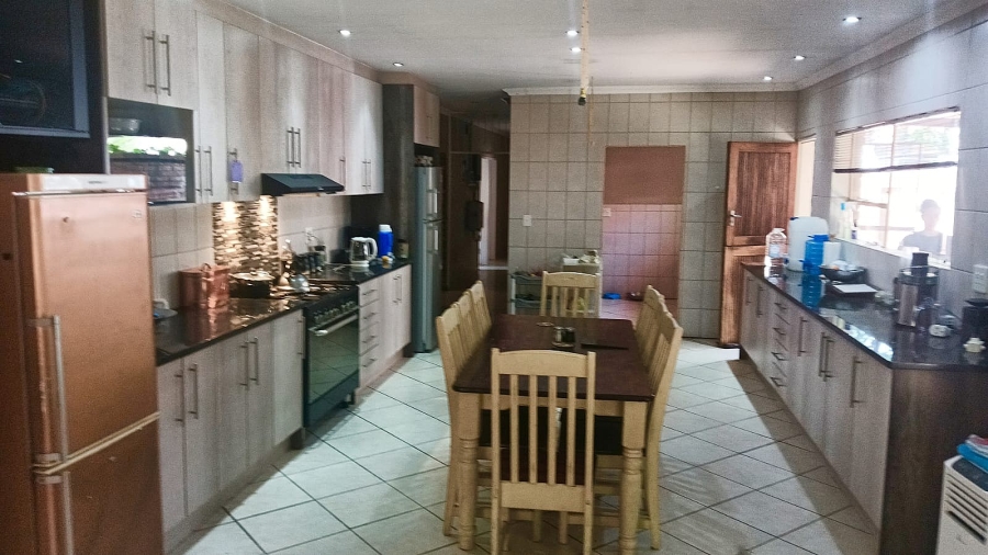 5 Bedroom Property for Sale in Edleen Gauteng