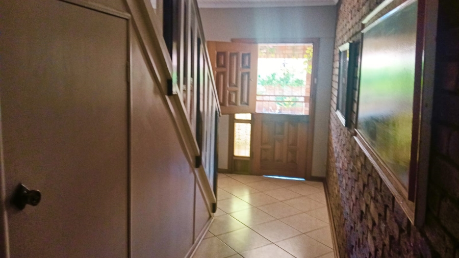 5 Bedroom Property for Sale in Edleen Gauteng