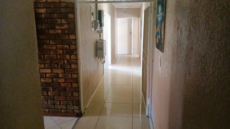5 Bedroom Property for Sale in Edleen Gauteng