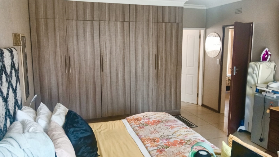 5 Bedroom Property for Sale in Edleen Gauteng