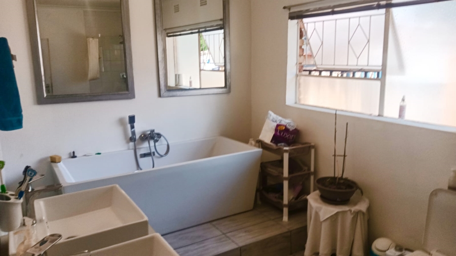 5 Bedroom Property for Sale in Edleen Gauteng