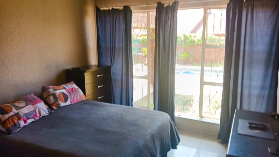 5 Bedroom Property for Sale in Edleen Gauteng