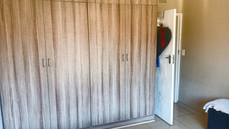 5 Bedroom Property for Sale in Edleen Gauteng