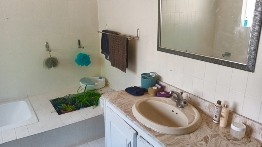 5 Bedroom Property for Sale in Edleen Gauteng
