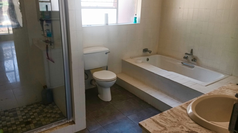 5 Bedroom Property for Sale in Edleen Gauteng