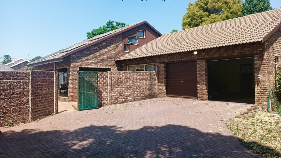 5 Bedroom Property for Sale in Edleen Gauteng