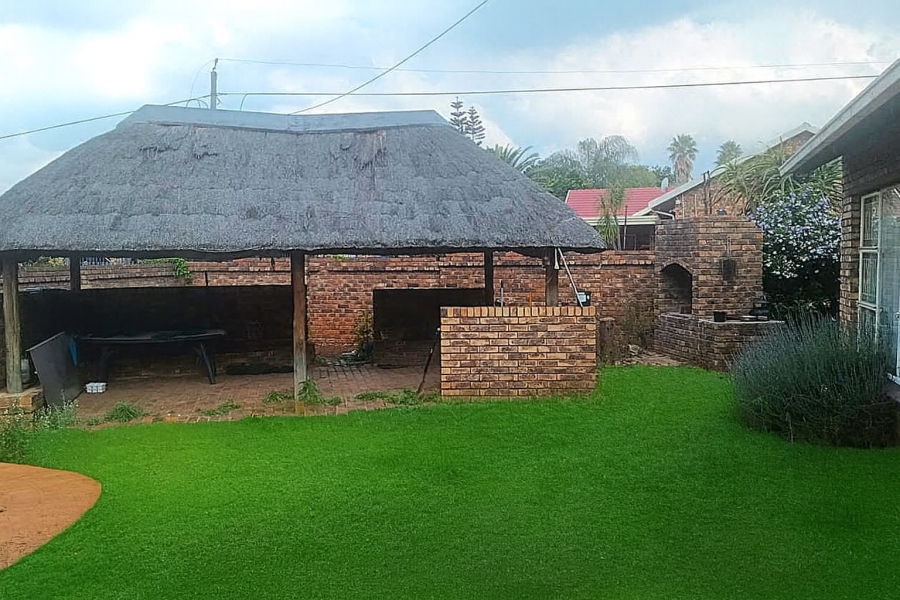 5 Bedroom Property for Sale in Edleen Gauteng