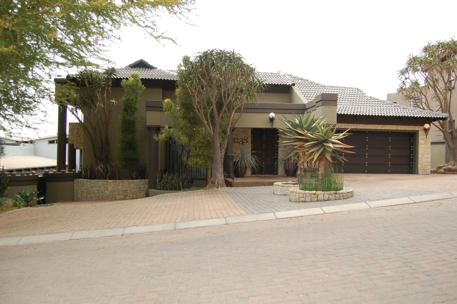 5 Bedroom Property for Sale in Featherbrooke Estate Gauteng