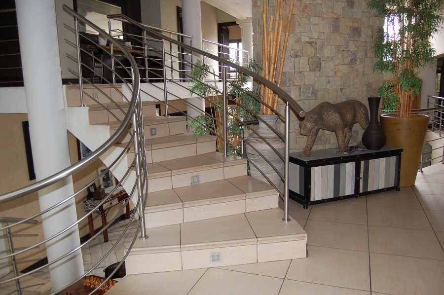 5 Bedroom Property for Sale in Featherbrooke Estate Gauteng
