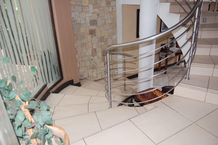 5 Bedroom Property for Sale in Featherbrooke Estate Gauteng