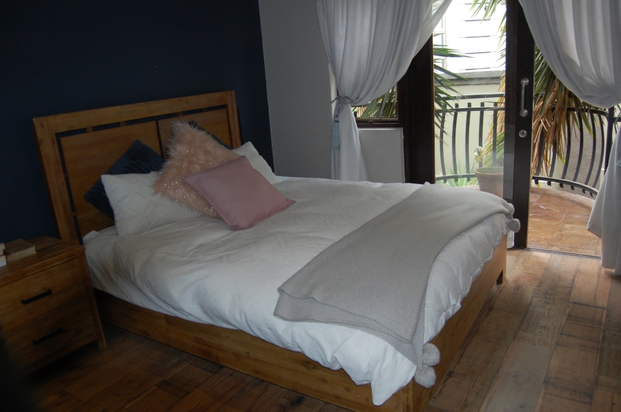 5 Bedroom Property for Sale in Featherbrooke Estate Gauteng