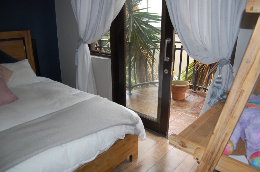 5 Bedroom Property for Sale in Featherbrooke Estate Gauteng