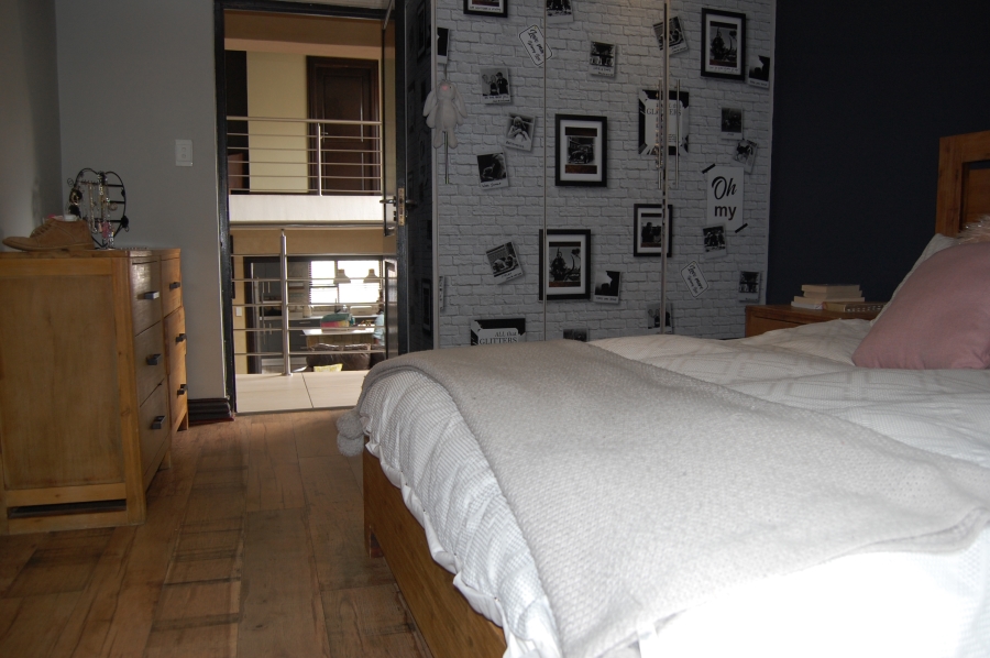 5 Bedroom Property for Sale in Featherbrooke Estate Gauteng