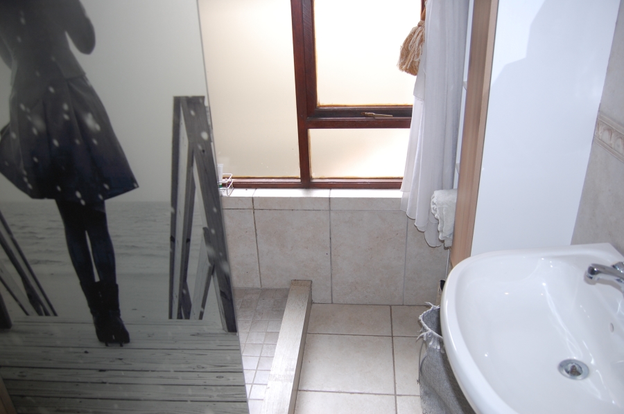 5 Bedroom Property for Sale in Featherbrooke Estate Gauteng