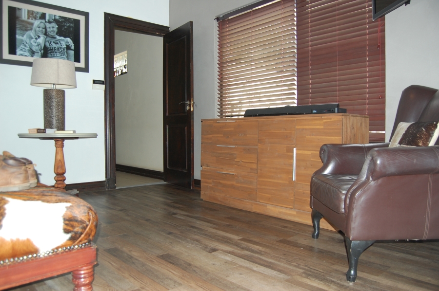 5 Bedroom Property for Sale in Featherbrooke Estate Gauteng
