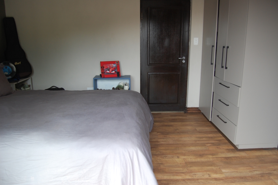 5 Bedroom Property for Sale in Featherbrooke Estate Gauteng