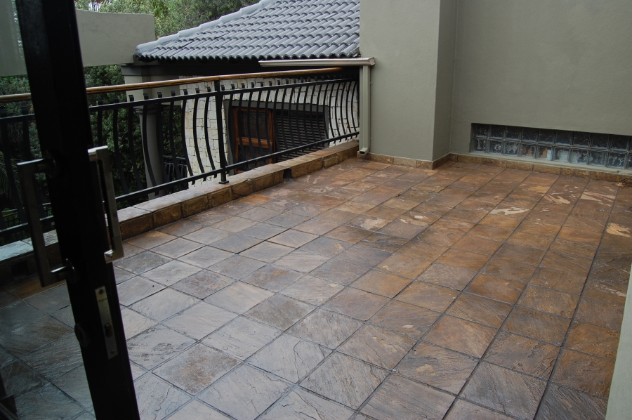 5 Bedroom Property for Sale in Featherbrooke Estate Gauteng