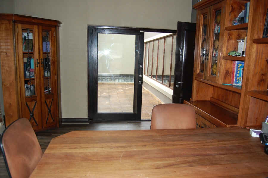 5 Bedroom Property for Sale in Featherbrooke Estate Gauteng